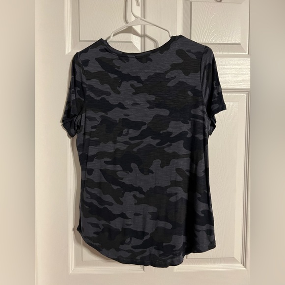 Old navy camo shirt - Picture 3 of 5